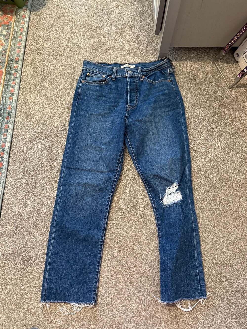 Levi's Wedgie Straight High Rise Distressed Raw Hem Jeans Size 30